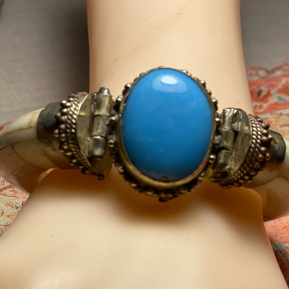 COPY - Vintage Bone Hinged Bracelet - Picture 2 of 7